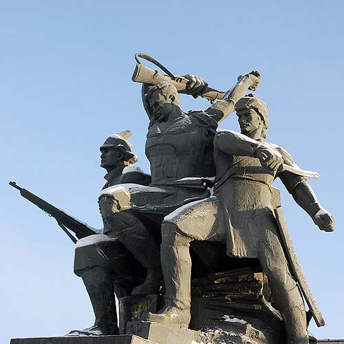 Памятник героям Октябрьской революции